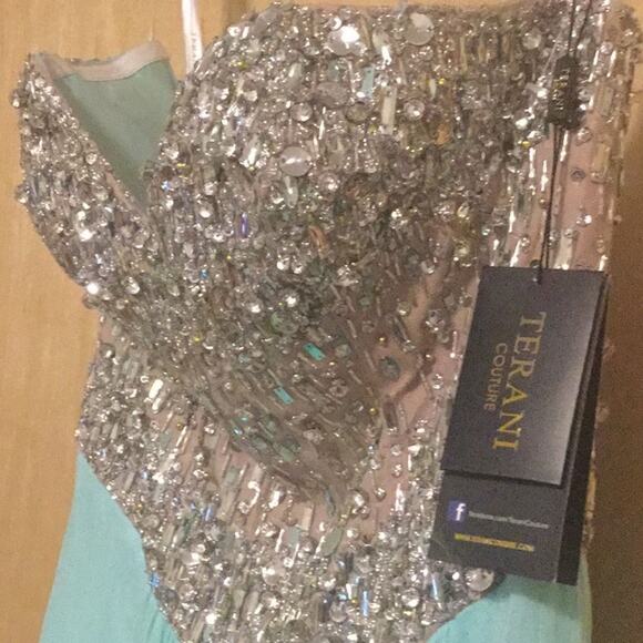 Strapless Neck Embellished Bodice & Chiffon Skirt - Picture 5 of 12